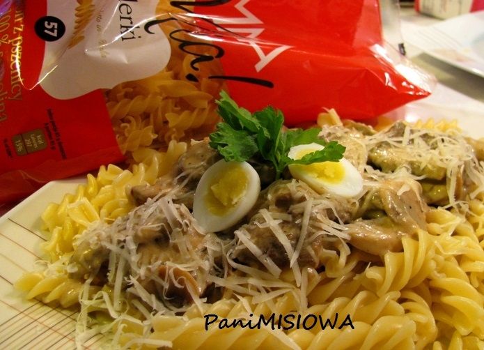 Świderki z wołowiną w sosie z czerwonym winem