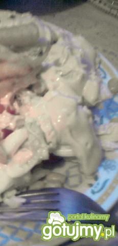 Świeża sałatka z pysznym sosem Świeża sałatka z pysznym sosem