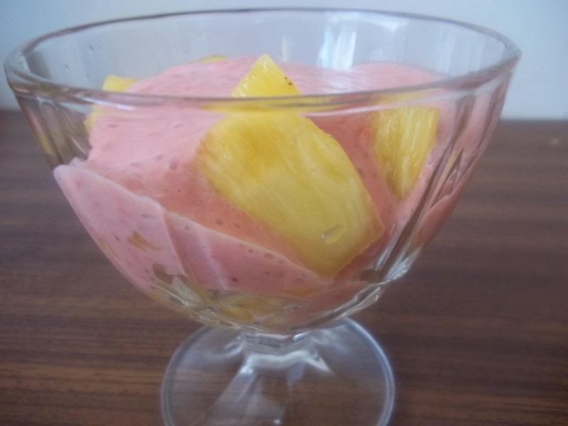 Świeży ananas w sosie Świeży ananas w sosie