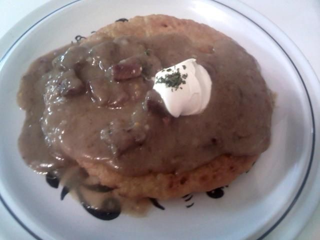 Swojskie placki z pysznym sosem :) Swojskie placki z pysznym sosem :)