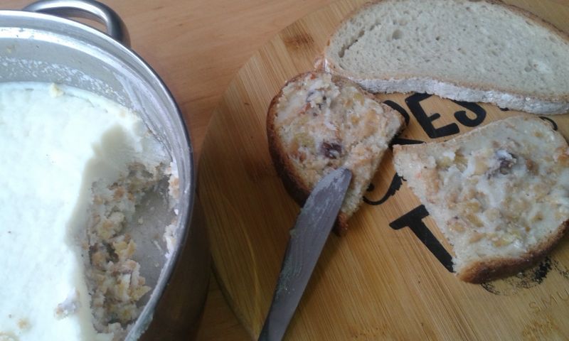 Swojskie smarowanie ze skwarkami 