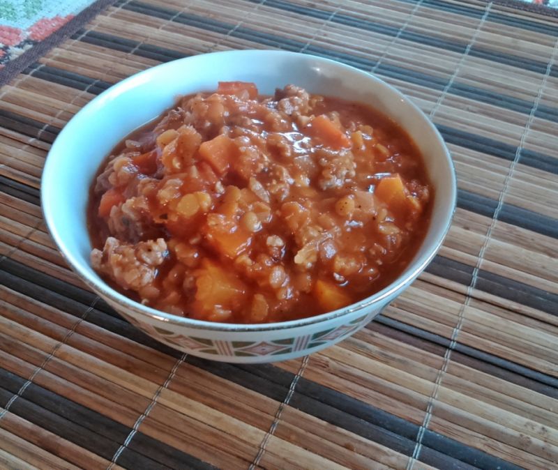 Sycące danie z soczewicą i mięsem