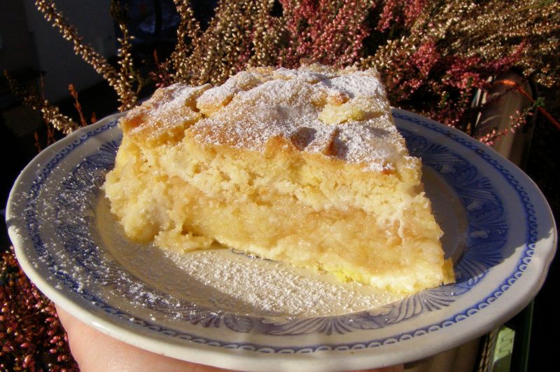 Sypana szarlotka z jabłkami zmiksowanymi