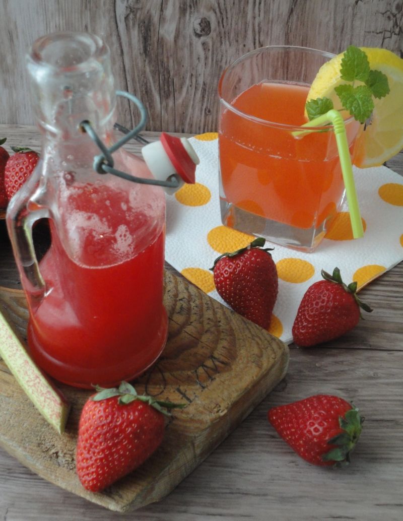 Syrop truskawkowo-rabarbarowy z cytrynką