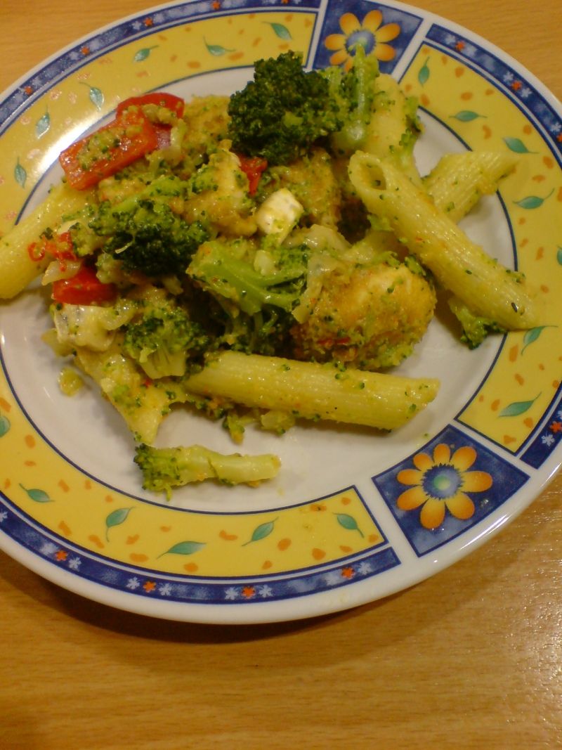 Syty kociołek,czyli makaron z indykiem i camembert