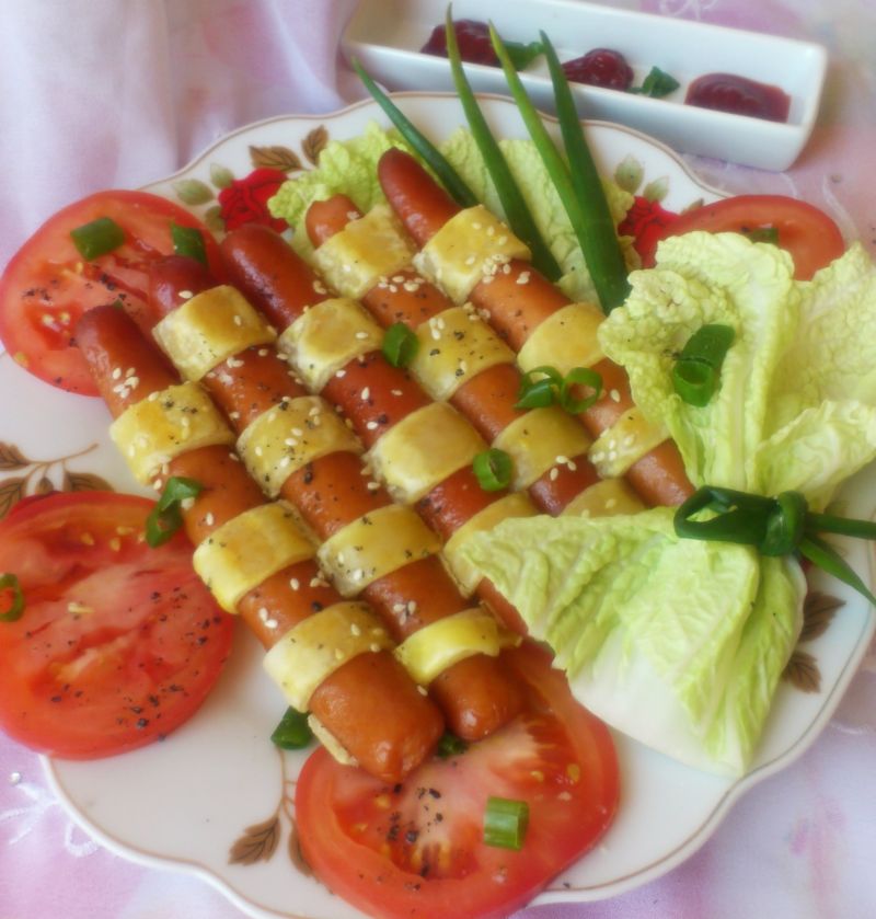 Szachownica z parówek i ciasta francuskiego Szachownica z parówek i ciasta francuskiego