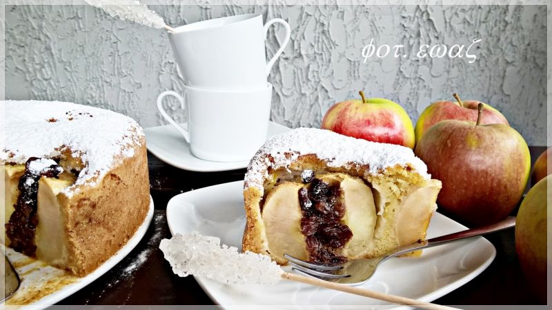 Szafranowa a la szarlotka z rodzynkami