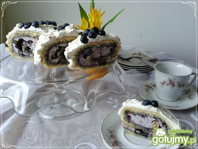 Szafranowa rolada z fioletowym wnętrzem Szafranowa rolada z fioletowym wnętrzem