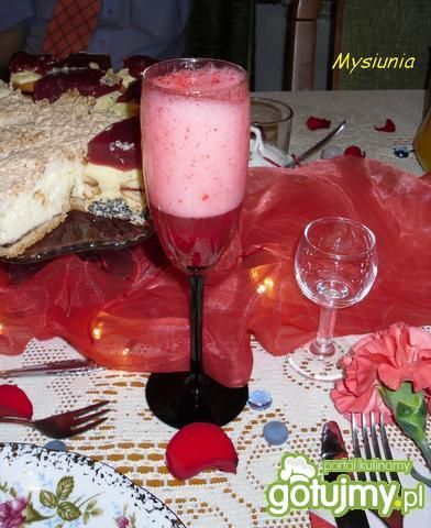 Szampan z musem malinowym Szampan z musem malinowym