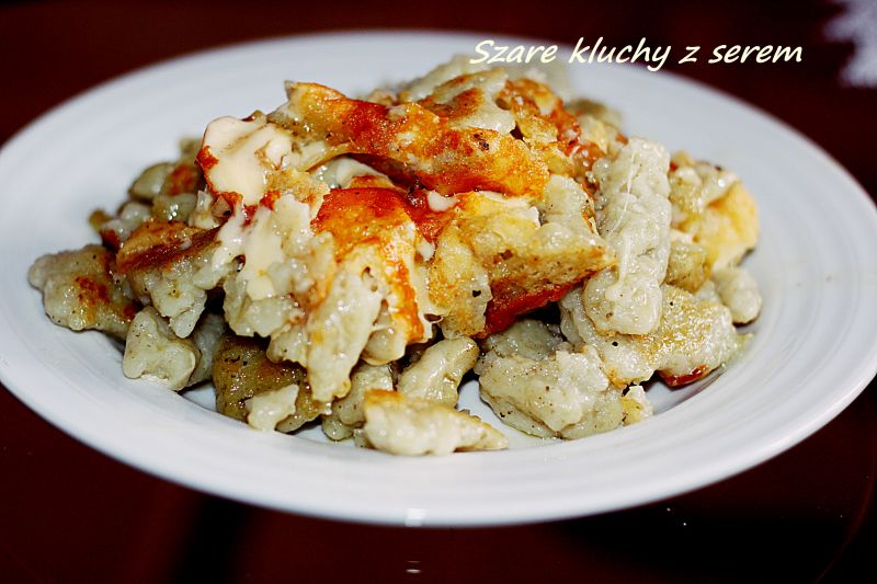 Szare kluchy z serem żółtym Szare kluchy z serem żółtym