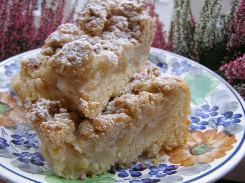 Szarlotka drożdżowa