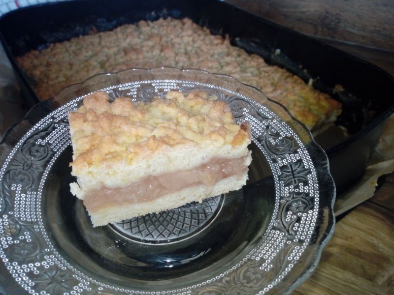 Szarlotka krucha z serkiem SKYR