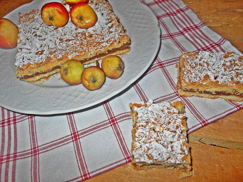 Szarlotka na maślanym cieście