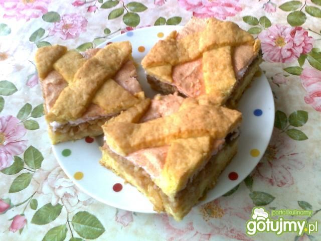 Szarlotka pod różową pierzynką