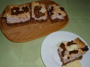 Szarlotka pod truskawkową pieżynką