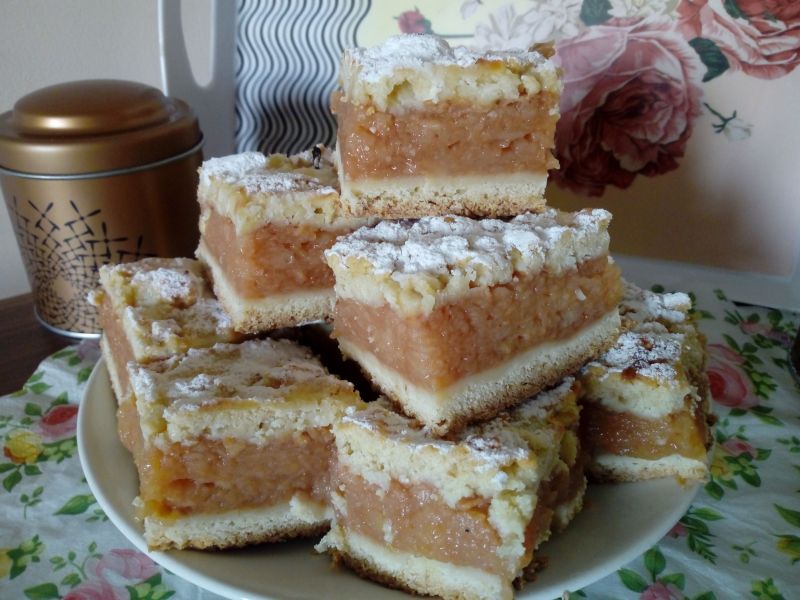 Szarlotka śmietankowa