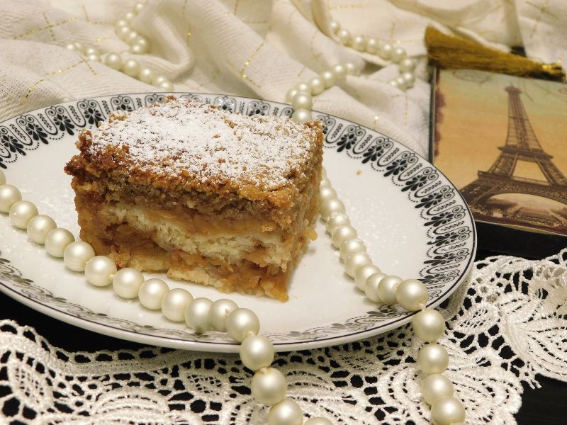 Szarlotka sypana pod orzechowa pierzynką Szarlotka sypana pod orzechowa pierzynką