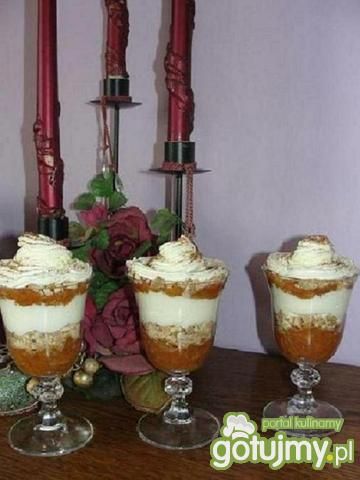 Szarlotka w kieliszku bez pieczenia  Szarlotka w kieliszku bez pieczenia