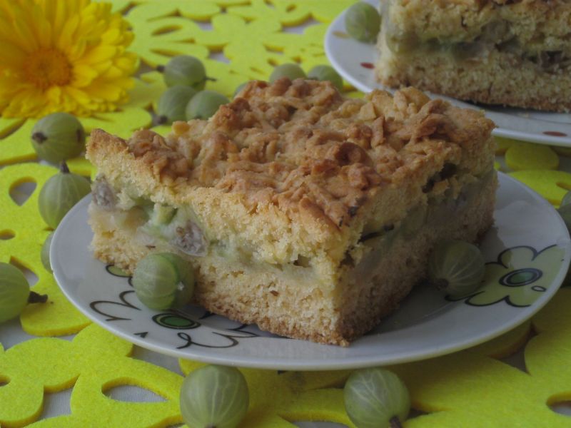 Szarlotka z agrestem