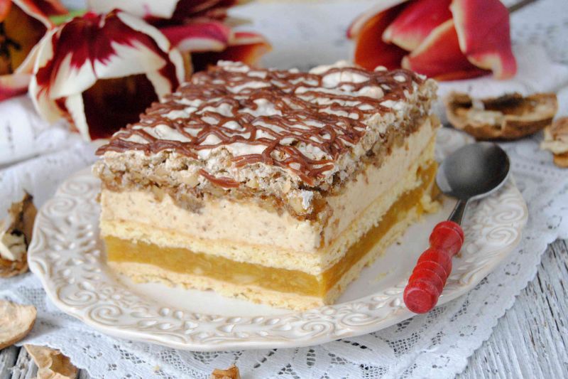 Szarlotka z bezą orzechową Szarlotka z bezą orzechową