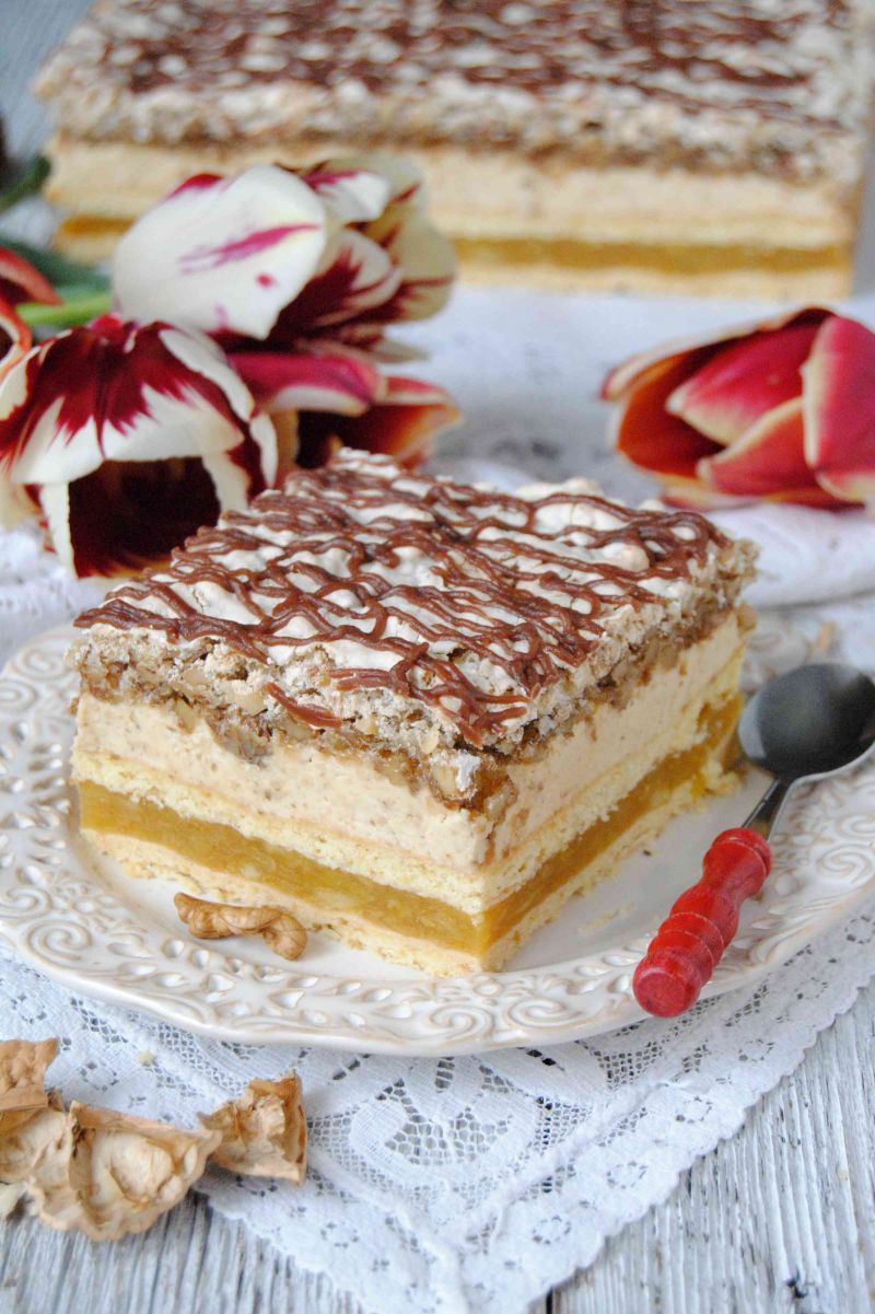 Szarlotka z bezą orzechową Szarlotka z bezą orzechową