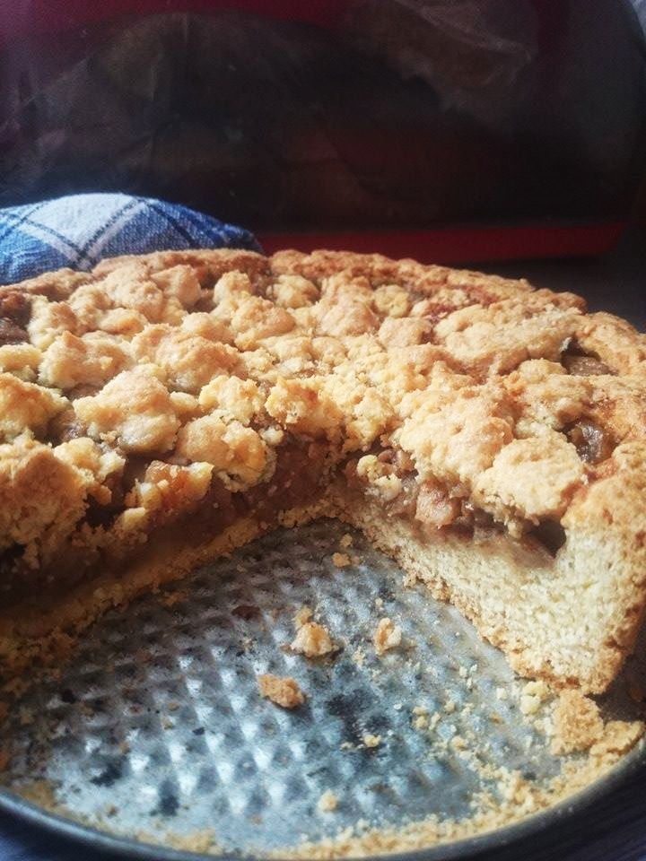 Szarlotka z karmelizowanymi jabłkami