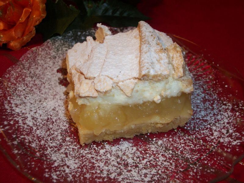 Szarlotka z pianką bezową