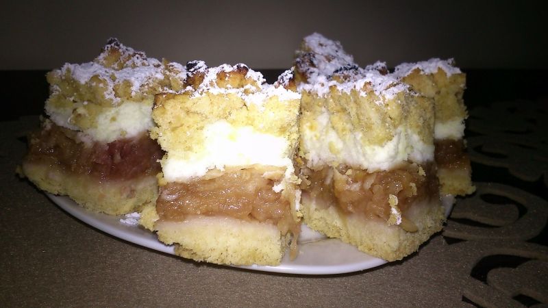 Szarlotka z pianką budyniową