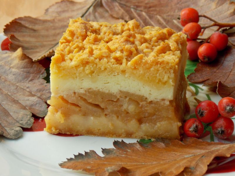 Szarlotka z pianką jogurtową