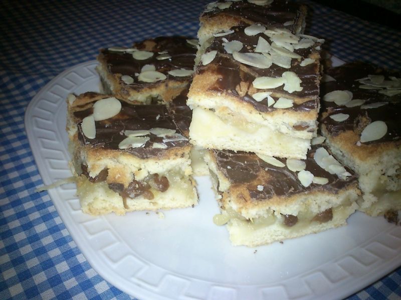 Szarlotka z rodzynkami Szarlotka z rodzynkami