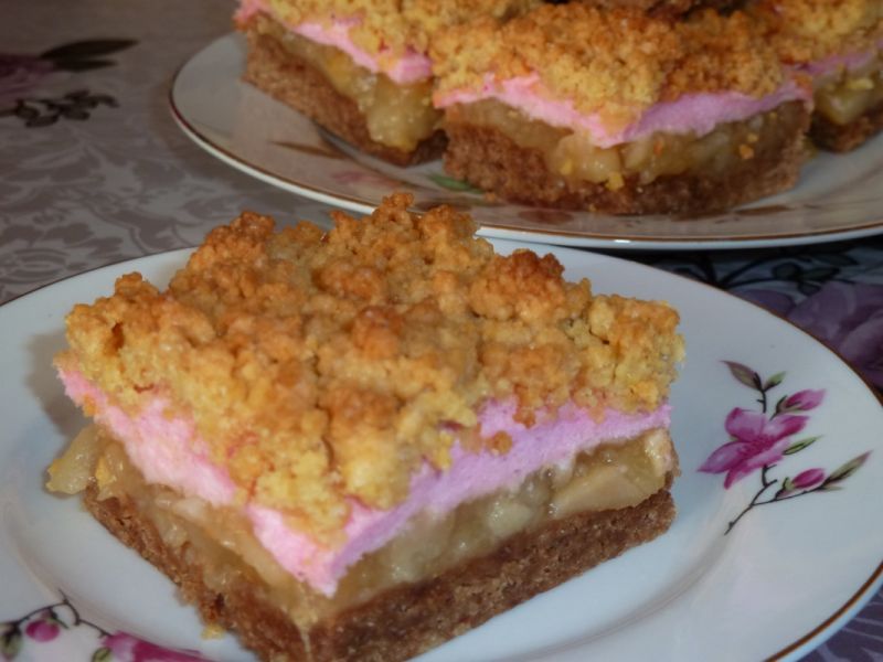 Szarlotka z różową pianką Szarlotka z różową pianką