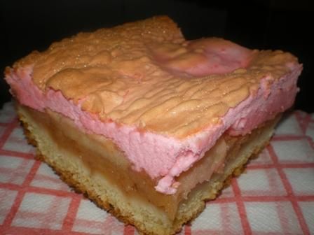 Szarlotka z różową pianką  Szarlotka z różową pianką