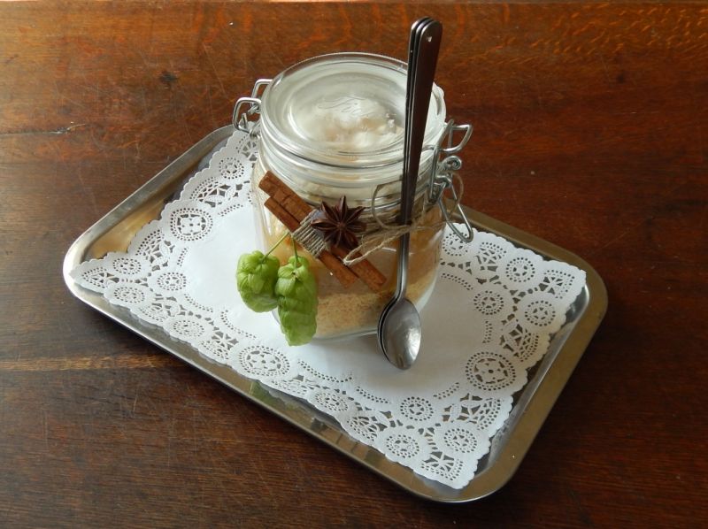 Szarlotka z żubrówką w słoiku