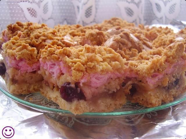 Szarlotka z żurawiną i orzechami pekan.