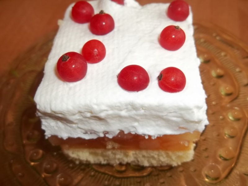 Szarlotka ze śmietaną + porzeczki Szarlotka ze śmietaną + porzeczki