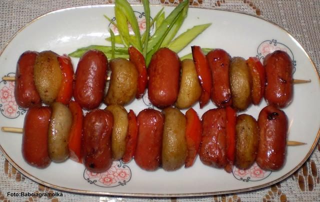 Szaszłyczki z paróweczek koktajlowych : Szaszłyczki z paróweczek koktajlowych :