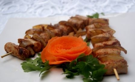 Szaszłyczki z parzonych białych kiełbasek