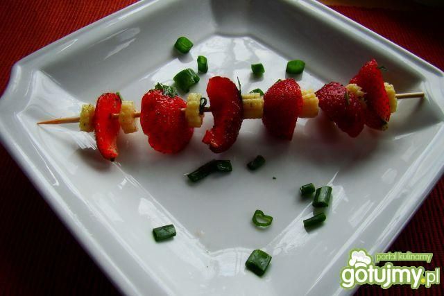 Szaszłyk truskawkowo -kukurydziany