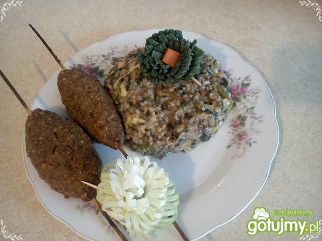 Szaszłyk z mielonego z sezamem Szaszłyk z mielonego z sezamem