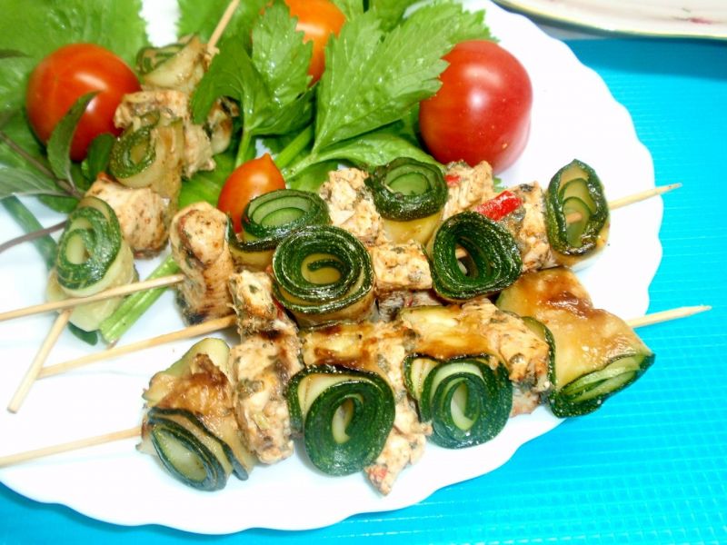 Szaszłyki  cukiniowo drobiowe Szaszłyki  cukiniowo drobiowe