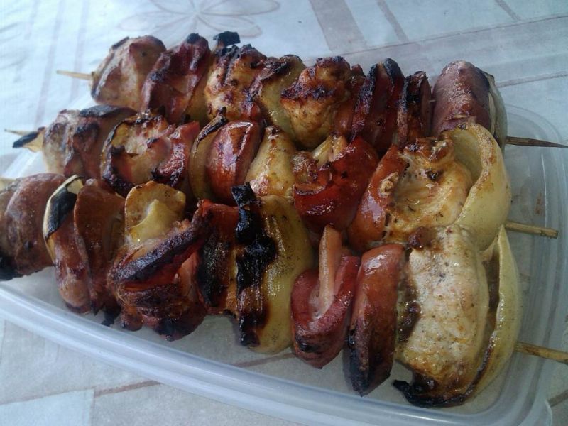 Szaszłyki drobiowe z płatkami suszonych pomidorów  Szaszłyki drobiowe z płatkami suszonych pomidorów