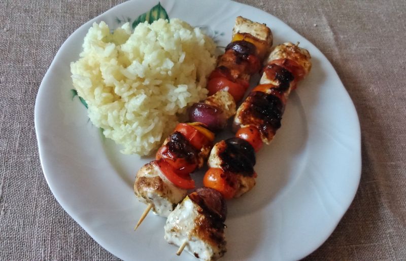 Szaszłyki drobiowe z warzywami Szaszłyki drobiowe z warzywami