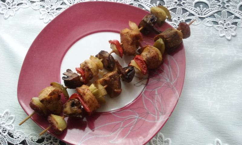 Szaszłyki drobiowo-wieprzowe z grilla Szaszłyki drobiowo-wieprzowe z grilla