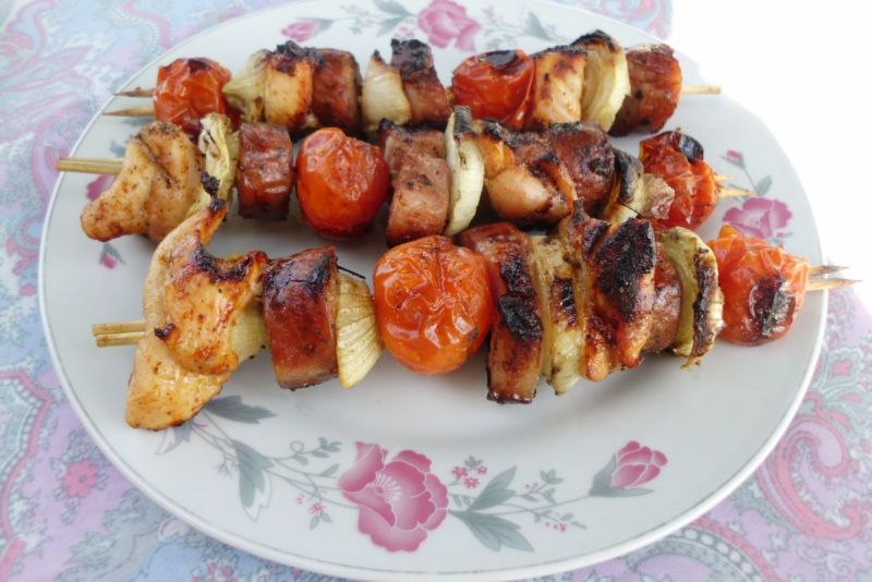 Szaszłyki grillowane z pomidorkami
