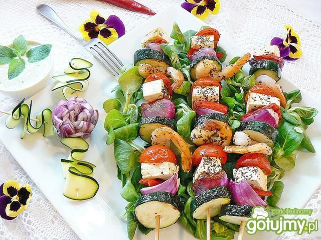 Szaszłyki krewetki tofu i sos miętowy Szaszłyki krewetki tofu i sos miętowy