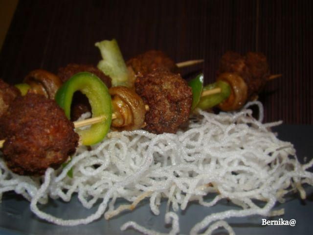 Szaszłyki Królika na białej pierzynce   Szaszłyki Królika na białej pierzynce