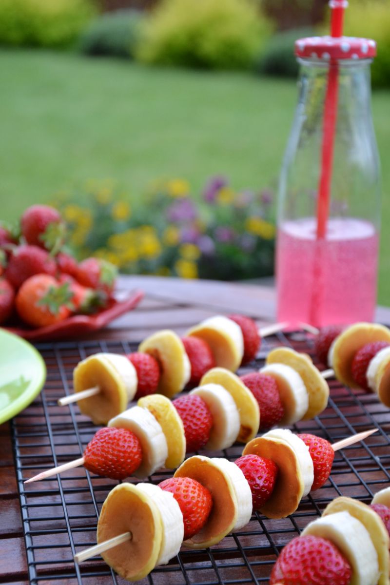 Szaszłyki na słodko z maleńkimi pancakes