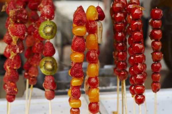 Szaszłyki owocowe z bacardi. 