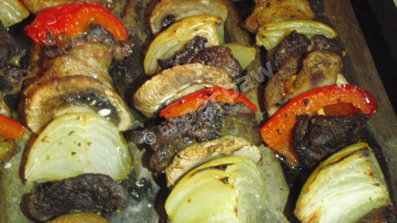 Szaszłyki pieczarkowo-paprykowe z dziczyzną Szaszłyki pieczarkowo-paprykowe z dziczyzną