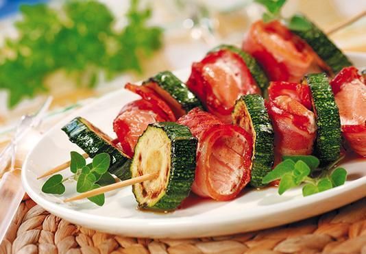 Szaszłyki rybne z cukinią